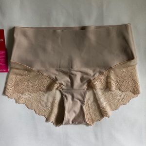 SPANX Nude Undie-Tectable Smooth Lace Hi-Hipster L